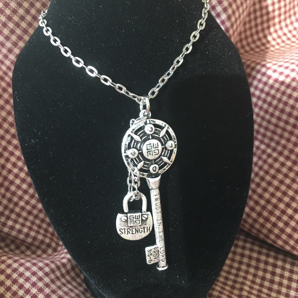 🌼 PROVERBS KEY NECKLACE 🌼 - Picture 1 of 4